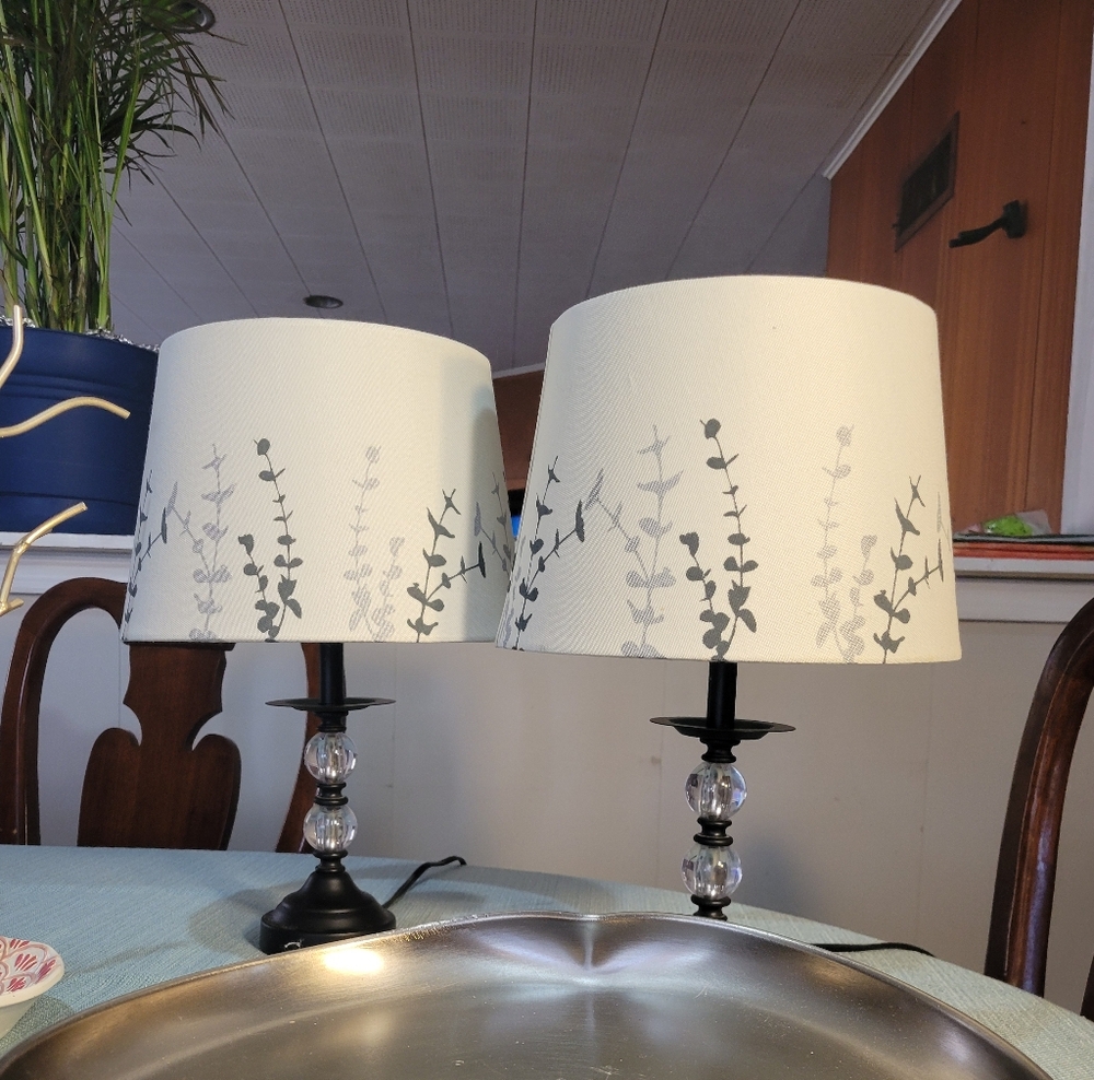 Chic Black and Cream Table Lamp Set